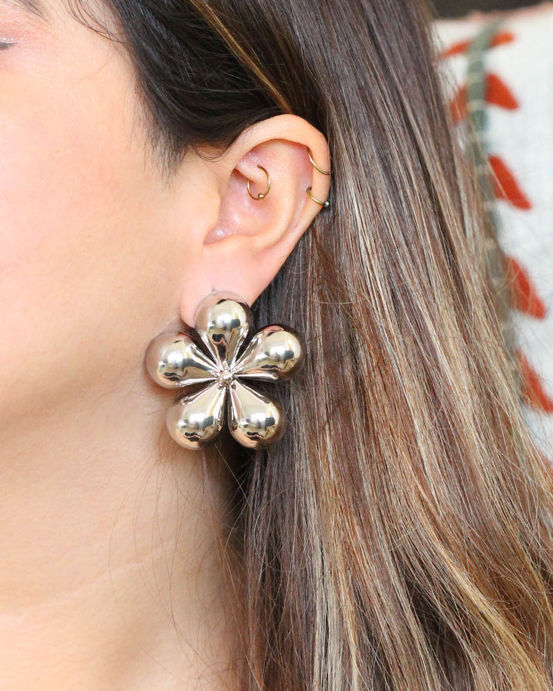 Aretes Flor Plateados