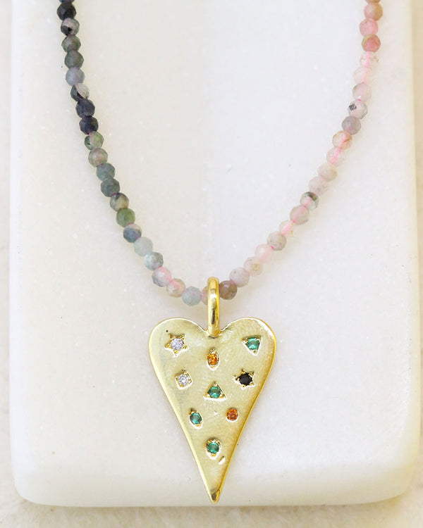 Collar de piedras naturales con corazón