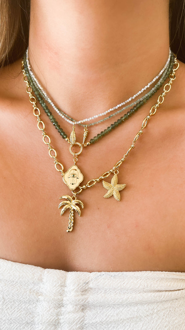 Collar con charm de palmera y estrella de mar