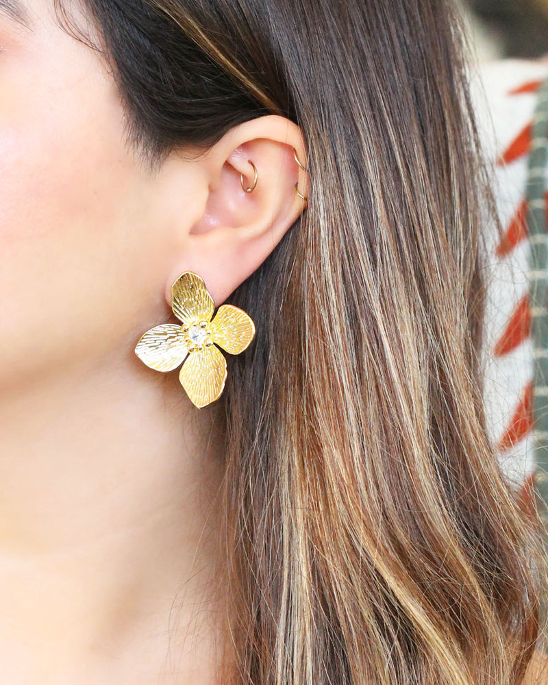 Aretes Flor 4 Petalos dorados